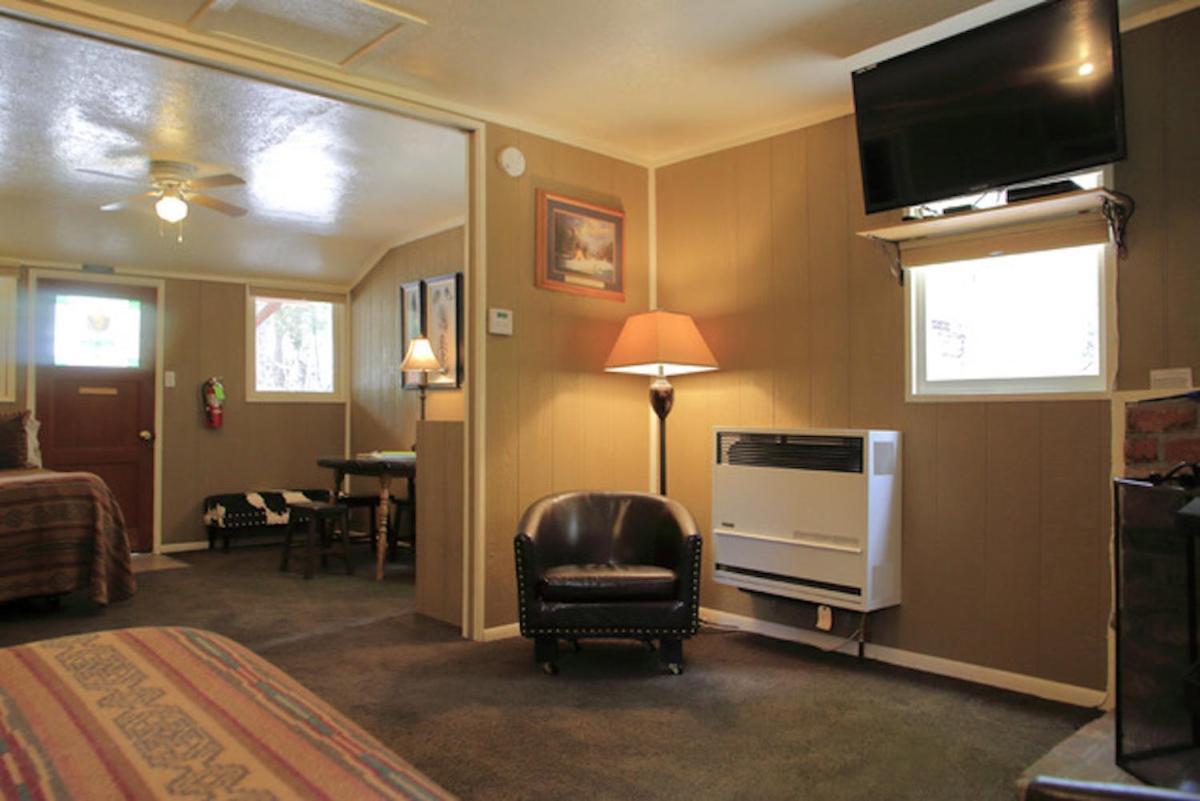 Silver Pines Lodge آيديلوايل المظهر الخارجي الصورة